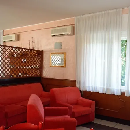 Отель Paris Линьяно-Саббьядоро