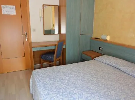 Paris Hotel 3*
