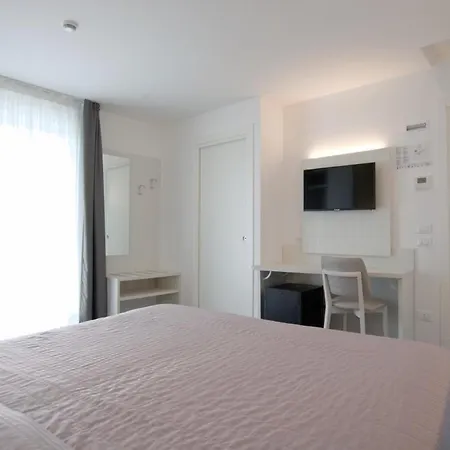 Paris 3*